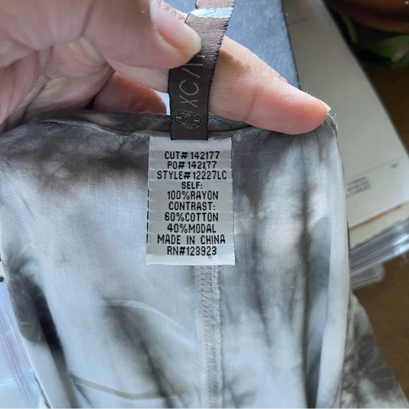 XCVI Y2K Tye Dye Gray tunic top preowned - Picture 6 of 6